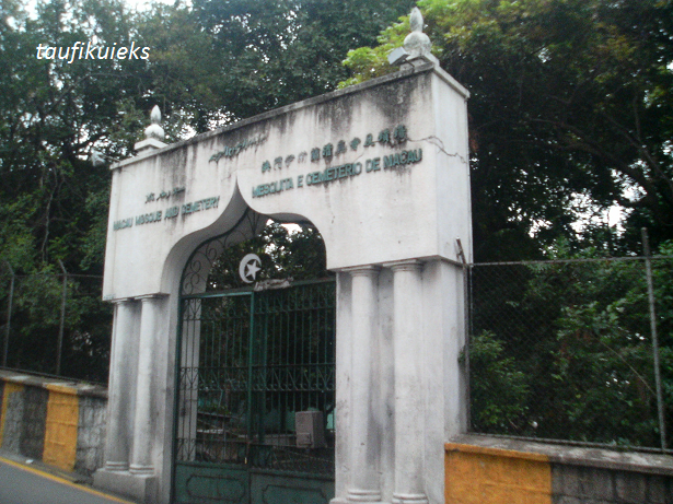 Masjid Gerbang Empat Bahasa: Lawatan ke Masjid-masjid di Mancanegara (4) Masjid Gerbang Empat Bahasa: Lawatan ke Masjid-masjid di Mancanegara (4)