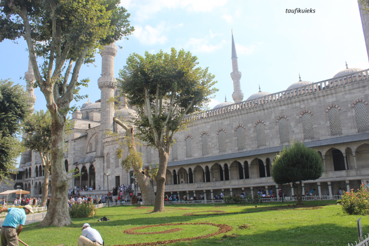 Kisah-kisah Menarik dari Turki (7): Dari Menara Emas ke Masjid Biru Kisah-kisah Menarik dari Turki (7): Dari Menara Emas ke Masjid Biru