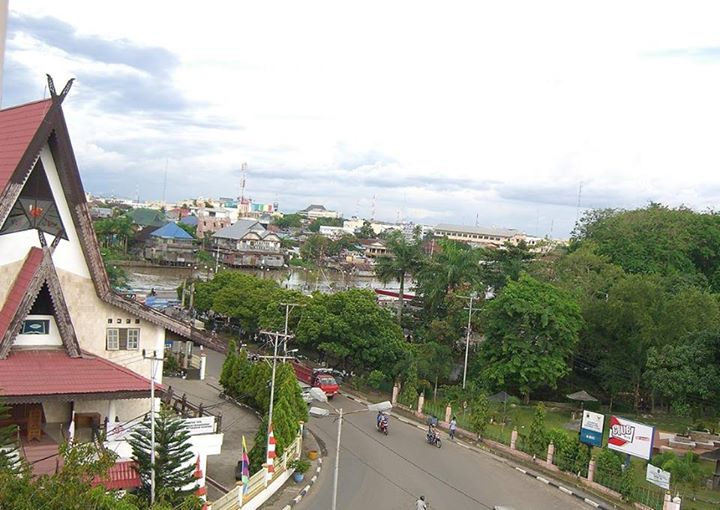 Membangun Ruang Publik Berbasis (Budaya) Sungai ala Kota Banjarmasin Membangun Ruang Publik Berbasis (Budaya) Sungai ala Kota Banjarmasin