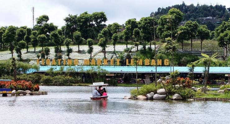 floating market lembang3 565c547a537a611815f74c51 Main-main ke Lembang? Jangan Lewatkan 5 Tempat Asyik Ini