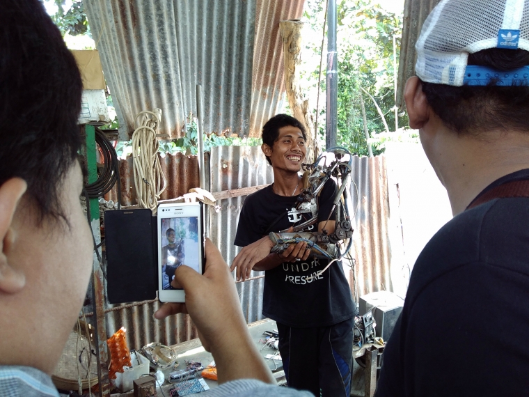 Agar Alat Robotiknya Bergerak, Tawan Harus Terus Berbohong Agar Alat Robotiknya Bergerak, Tawan Harus Terus Berbohong