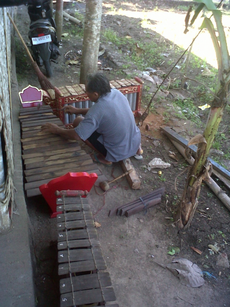 masih langkanya jumlah pengrajin gamelan jawa oleh bapak masih langkanya jumlah pengrajin gamelan jawa oleh bapak