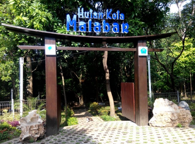 Hasil gambar untuk hutan kota malabar