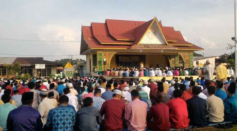Idul Fitri is celebrated with mass prayers, this one in Belakang Padang, Batam.