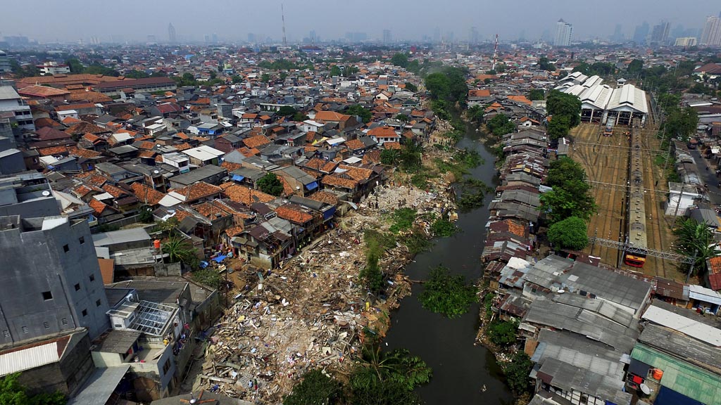 Perlukah Merelokasi Permukiman Kumuh Di Jakarta? Oleh Ahmad Rizky ...