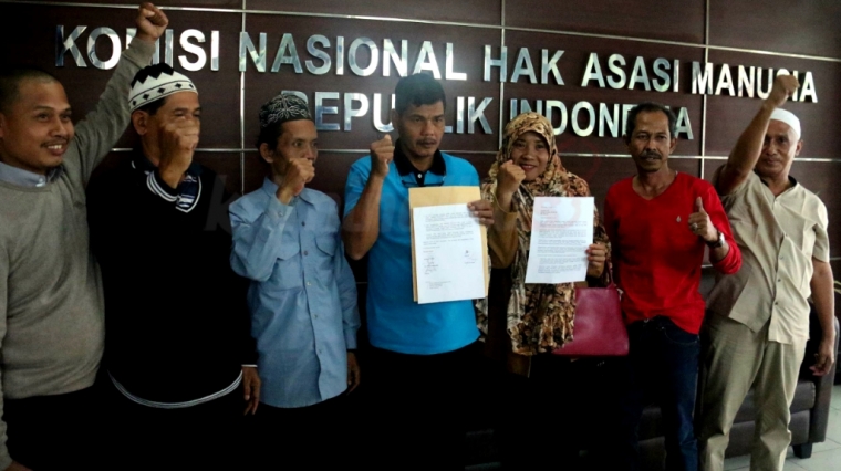 Warga Rembang Minta Komnas HAM Jangan Perkeruh Polemik Pabrik Semen Warga Rembang Minta Komnas HAM Jangan Perkeruh Polemik Pabrik Semen