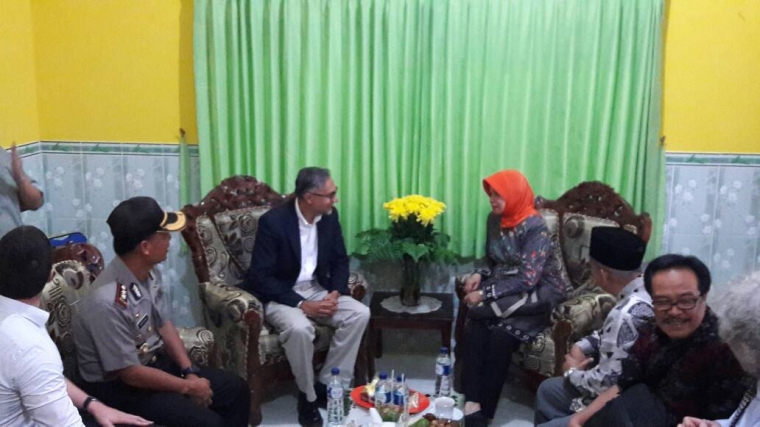 Kedatangan Dubes Inggris disambut oleh jajaran pejabat Kabupaten Kediri
