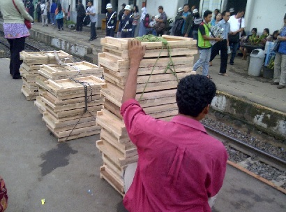 Kendaraan Umum Melatih Kepekaan Hati Kendaraan Umum Melatih Kepekaan Hati
