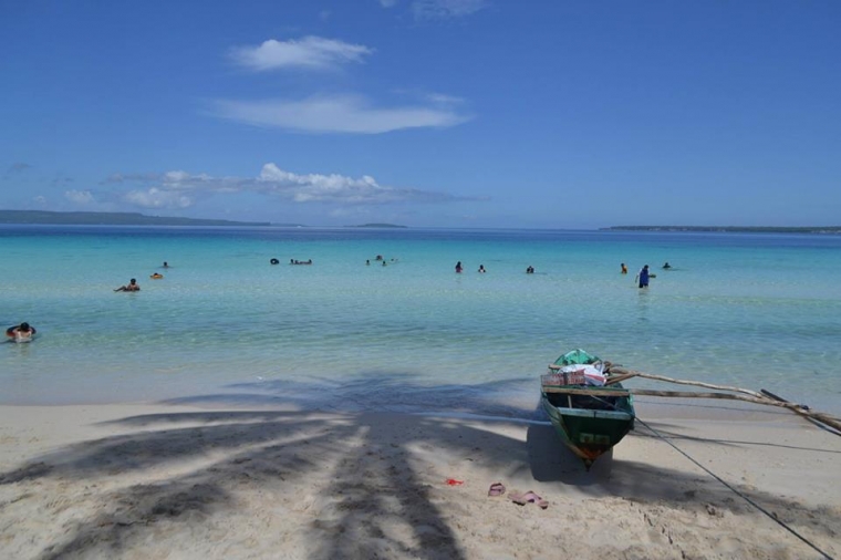 Gadis Jerman Kepincut Pantai Buton Gadis Jerman Kepincut Pantai Buton