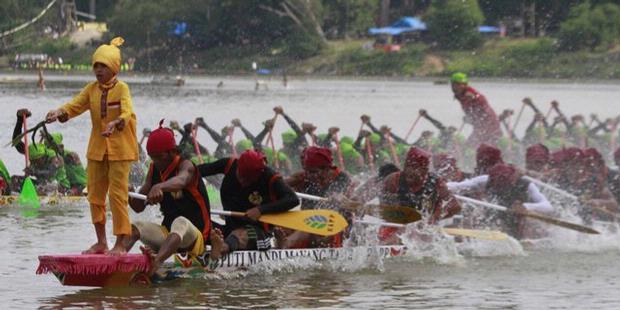Pacu Jalur; Menutupi Kealpaan akan Sebuah Tradisi Pacu Jalur; Menutupi Kealpaan akan Sebuah Tradisi