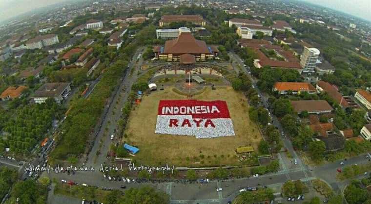 Merah Putih Ala Mahasiswa Baru UGM Merah Putih Ala Mahasiswa Baru UGM