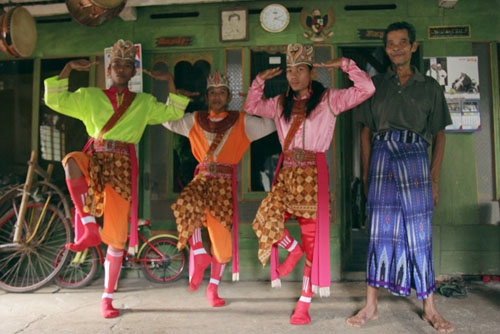 Angguk, Kesenian Langka Bernapas Islam