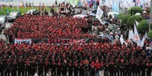 Memperingati May Day 2013 (Tangan di Atas Lebih Baik Dari Tangan di Bawah) Memperingati May Day 2013 (Tangan di Atas Lebih Baik Dari Tangan di Bawah)