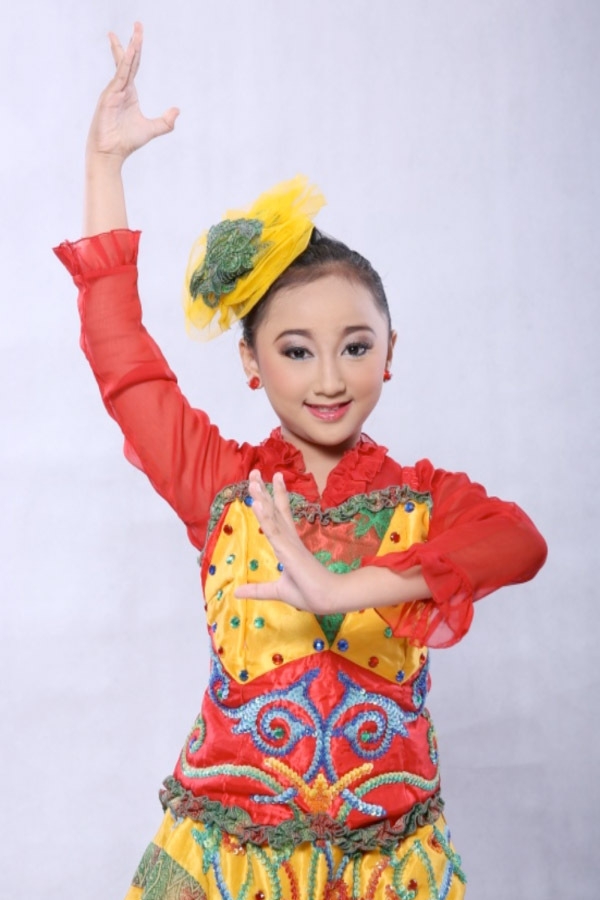 Sandrina Azzahra: Penari Cilik yang Ajaib Sandrina Azzahra: Penari Cilik yang Ajaib