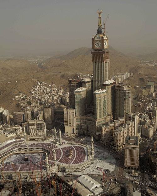 Menara Jam Raksasa, Bangunan yang “Mengganggu” di Makkah