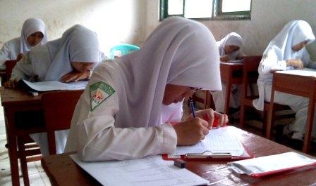 BOS SMA/SMK Dikucurkan Juli 2013 BOS SMA/SMK Dikucurkan Juli 2013