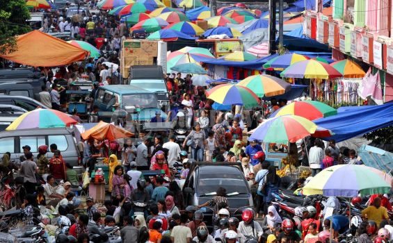 Ketika Puasa 'Dikalahkan' Baju Lebaran Ketika Puasa 'Dikalahkan' Baju Lebaran