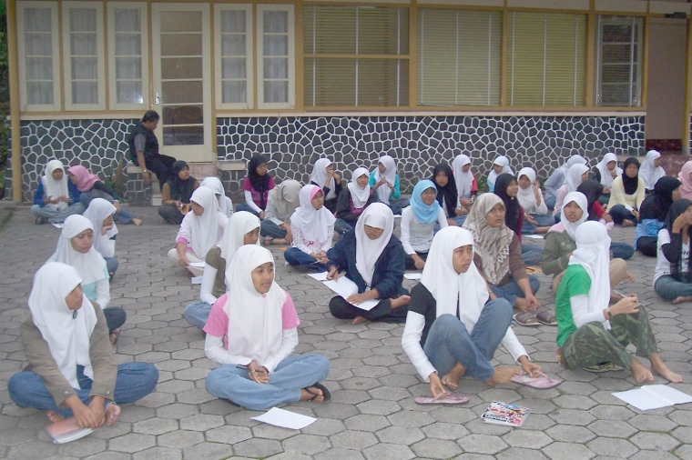 Hak dan Kewajiban dalam Berpendidikan Hak dan Kewajiban dalam Berpendidikan