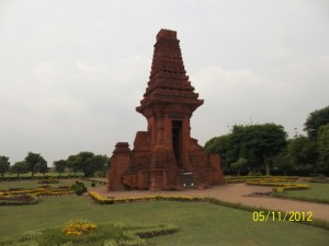 Kisah Tragis Jayanegara di Candi Bajang Ratu Kisah Tragis Jayanegara di Candi Bajang Ratu