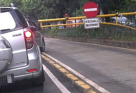 Kelakuan Gila Pengemudi Jakarta Kelakuan Gila Pengemudi Jakarta