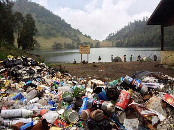 Sampah di Lokasi Wisata, Tanggung Jawab Siapa? Sampah di Lokasi Wisata, Tanggung Jawab Siapa?