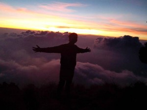 Senja di Atap Gunung Arjuno Senja di Atap Gunung Arjuno