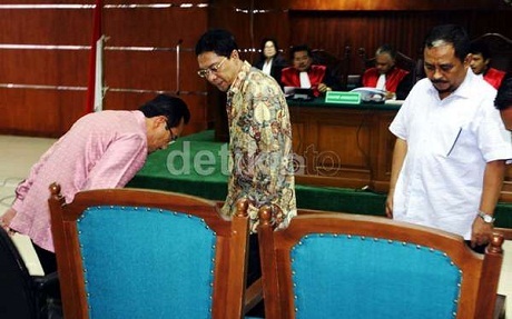 Trio Macan PKS di Persidangan untuk Salam 3 Besar Trio Macan PKS di Persidangan untuk Salam 3 Besar