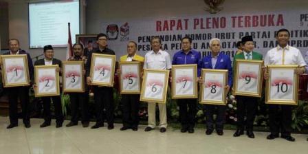 Krisis Kepercayaan Menjelang Pemilu 2014 Krisis Kepercayaan Menjelang Pemilu 2014