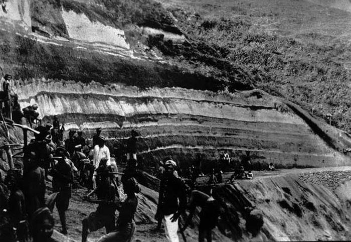 Sejarah Kerajaan Endeh dan Klaim Bima atas Endeh Sejarah Kerajaan Endeh dan Klaim Bima atas Endeh
