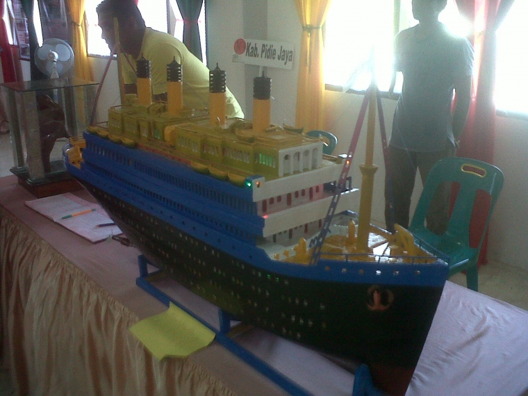 Miniatur Kapal Titanic dipamerkan di PKA Aceh Miniatur Kapal Titanic dipamerkan di PKA Aceh