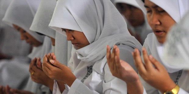 Menyikapi Ritual Doa Bersama Sebelum Ujian Nasional 2013 Menyikapi Ritual Doa Bersama Sebelum Ujian Nasional 2013