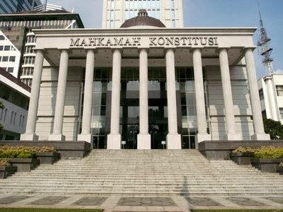 Tanggapan Terhadap Runtuhnya Wibawa Sang Penegak Konstitusi Tanggapan Terhadap Runtuhnya Wibawa Sang Penegak Konstitusi