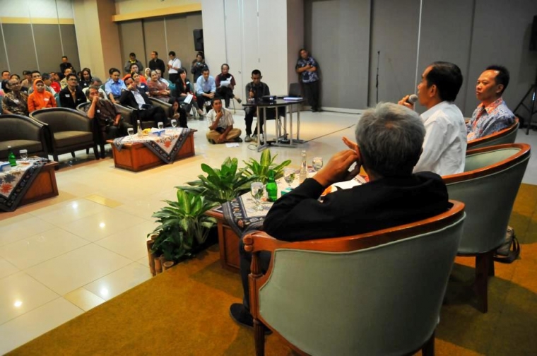 Amien Rais: Di Belakang Jokowi Ada Pemodal dan Cyber Troops Amien Rais: Di Belakang Jokowi Ada Pemodal dan Cyber Troops