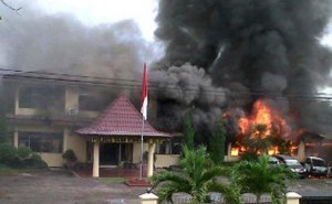 Konflik TNI vs POLRI, Karena Polisi hanya Tajam Kebawah Konflik TNI vs POLRI, Karena Polisi hanya Tajam Kebawah
