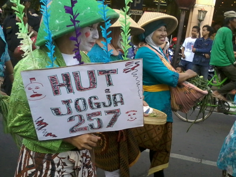 Pawai Untuk Hari Ulang Tahun Jogja yang ke-257 Pawai Untuk Hari Ulang Tahun Jogja yang ke-257