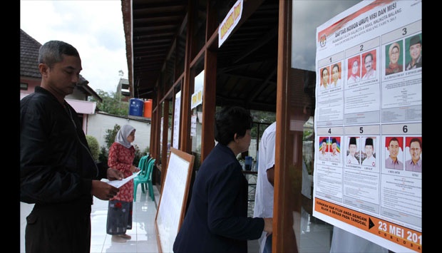 Pilwali Malang 2013: Plis, Kita Udah Bosen Liat Tampang Kalian Pilwali Malang 2013: Plis, Kita Udah Bosen Liat Tampang Kalian