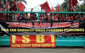 Perkuat Posisi Buruh, karena Bangsa Ini Hidup dalam Keringat Buruh Perkuat Posisi Buruh, karena Bangsa Ini Hidup dalam Keringat Buruh