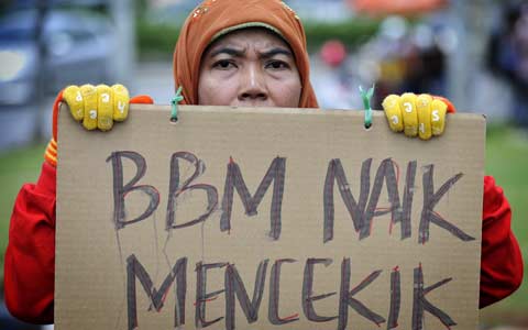 BBM Naik Rakyat Menderita BBM Naik Rakyat Menderita