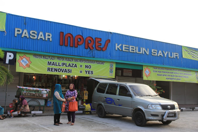 Berburu Batu Dayak di Pasar Kebun Sayur, Balikpapan Berburu Batu Dayak di Pasar Kebun Sayur, Balikpapan