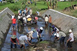 Budaya Gotong Royong untuk Eksistensi Sang Merah Putih Budaya Gotong Royong untuk Eksistensi Sang Merah Putih