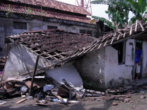 Mengenang Gempa Tektonik 2006 di Yogyakarta dan Sekitarnya (3-habis) Mengenang Gempa Tektonik 2006 di Yogyakarta dan Sekitarnya (3-habis)