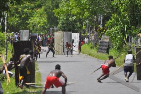Peperangan Antar Suku di Indonesia Peperangan Antar Suku di Indonesia