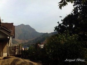 Sebuah Kisah Nyata: Perburuan Sebilah Pusaka di Puncak Songolikur Sebuah Kisah Nyata: Perburuan Sebilah Pusaka di Puncak Songolikur