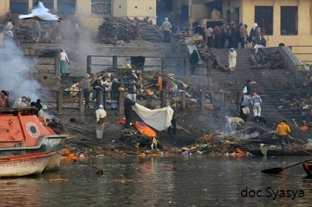 Di India Air Sungai Gangga Suci tapi Kotor Di India Air Sungai Gangga Suci tapi Kotor