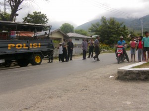 Diduga Terprovokasi, Bentrok Warga Pengawu-Duyu Kota Palu Kembali Terjadi Diduga Terprovokasi, Bentrok Warga Pengawu-Duyu Kota Palu Kembali Terjadi