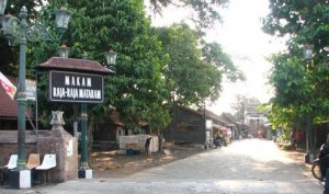 Keistemawan Makam Raja Mataram Yogyakarta di Mata Abdi Dalem Keistemawan Makam Raja Mataram Yogyakarta di Mata Abdi Dalem