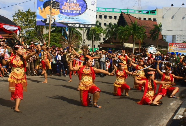 Kemeriahan Festival Budaya Isen Mulang di Kalteng Kemeriahan Festival Budaya Isen Mulang di Kalteng