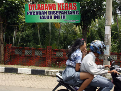 Mengintip Gaya Pacaran ABG Zaman Sekarang Mengintip Gaya Pacaran ABG Zaman Sekarang