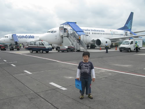 "Berebut Pajak" dari Bandara Soekarno Hatta "Berebut Pajak" dari Bandara Soekarno Hatta