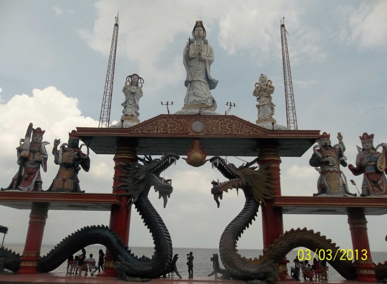 Aha! Pantai Cantik Ini Dijaga "Dewi Kwan Im" Aha! Pantai Cantik Ini Dijaga "Dewi Kwan Im"